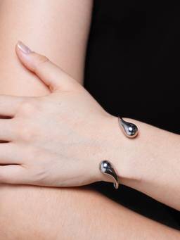CAO JEWELLERY - Silver Irregular Droplet Opening Kada