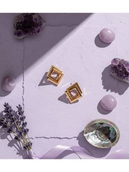 Veli Jewels - Sharp Cut Gold Stud Earrings