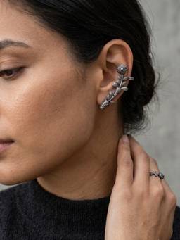 VENI - 92.5 Silver Plated Oxidized Earcuff