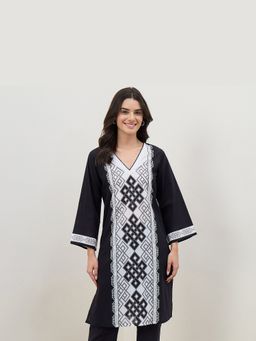 First Resort by Ramola Bachchan - Women Black Geometric Knot Printed Kurta