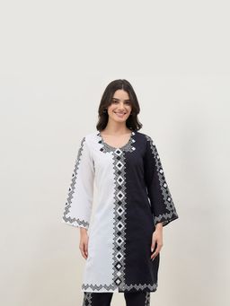 First Resort by Ramola Bachchan - Women Black Symmetric Mosaic Printed Kurta