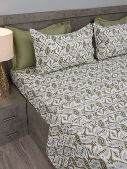 House of Owlet - Green Ikat Pattern Cotton Super King Size Bedsheet With 2 Pillow Covers