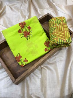 Palash - Women Green Floral Printed Unstitched Kurta With Pant