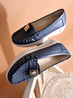 Shoetopia - Classy Look Black Loafers for Girls
