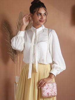 Priyaasi - Pink Floral Thread Charm Clutch