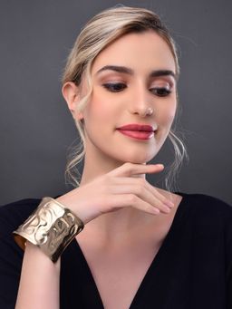 REENISAA - Self Embossed Statement Cuffs