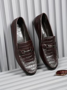 Teakwood - Men Brown Textured Leather Loafers