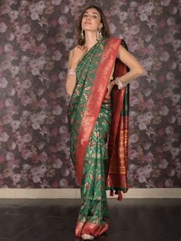 Odette - Women Green Silk Blend Woven Saree