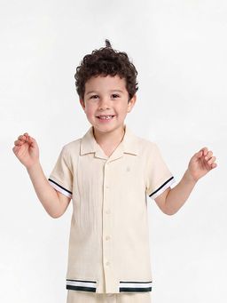 United Colors of Benetton - Regular Fit Resort Collar Neck Solid Shirt