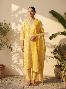 trueBrowns - Yellow Floral Print Kurta Pant with Dupatta