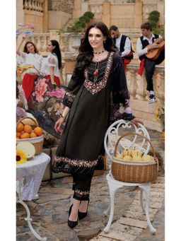 Autumnlane - Tuba Onyx Pakistani Full Kurta with Pant and Dupatta (Set of 3)