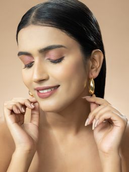 Niscka - Gold Toned Oval Hoop Earrings