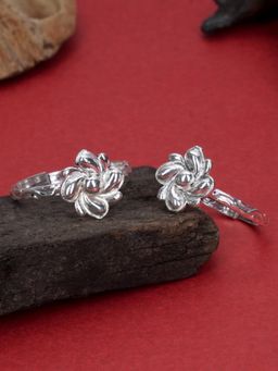 Praavy - 925 Oxidised Silver Floral Leaf Tribal Adjustable Toe Ring