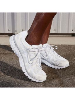 Nike - WOMEN P-6000 NSW