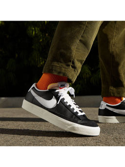 Nike - Men BLAZER LOW '77 VNTG Sneakers