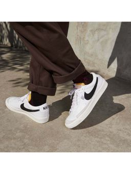 Nike - Men BLAZER LOW '77 VNTG Sneakers