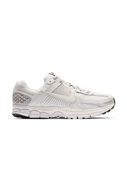 Nike - Men Zoom Vomero 5 Sneakers