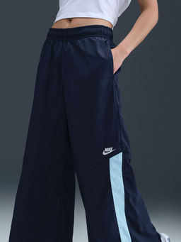 Nike - Women Nike Sportswear Trackpants