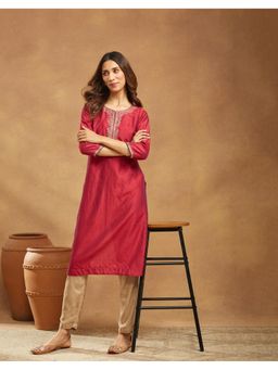Fabindia - Women Wine Cotton Silk Embroidered Straight Kurta