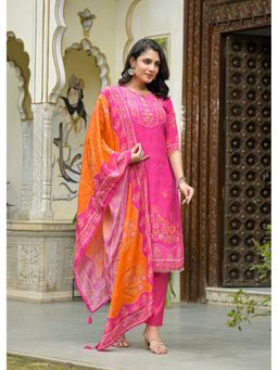 Vastramyaa - Women Pink Floral Printed Kurta with Pant and Dupatta