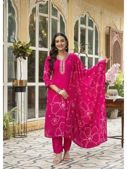 Vastramyaa - Women Pink Floral Printed Kurta with Pant and Dupatta