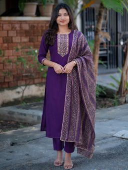 Gahan - Womens Begani Rayon Printed Straight Kurta with Pant & Dupatta