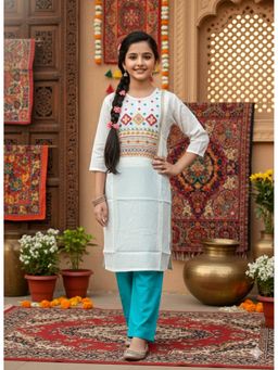 Aarika - White Embroidery Cotton Blend Kurta