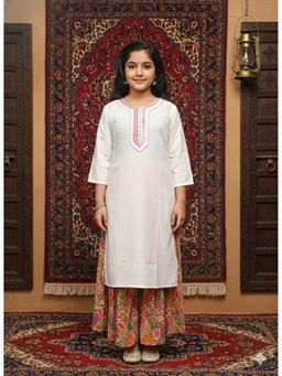 Aarika - White Embroidery Cotton Blend Kurta