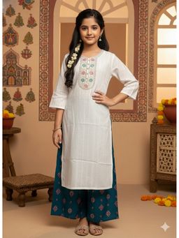 Aarika - White Embroidery Cotton Blend Kurta