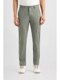 Van Heusen - Men Green Solid/Plain Nylon Blended Trouser