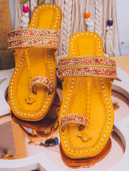 NR by Nidhi Rathi - Women Yellow One Toe Kolhapuris