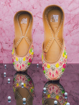 NR by Nidhi Rathi - Women Peach Printed Juttis
