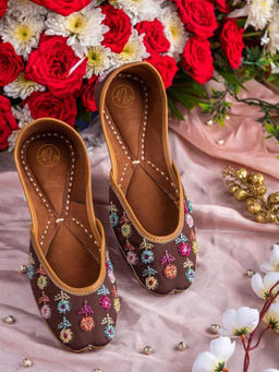NR by Nidhi Rathi - Embellished Square Toe Ethnic Brown Juttis