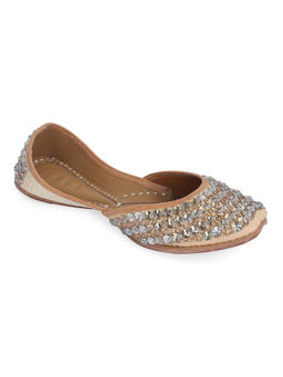 NR by Nidhi Rathi - Women Embroidered Gold Juttis