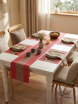 YELONA - Scarlet Red Heat Resistant Vinyl Table Mats & Runner Set (4 Seater)