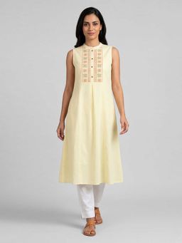 R&B - Randb Yellow Embroidered Women Sleeveless Mandarin Collar Kurta