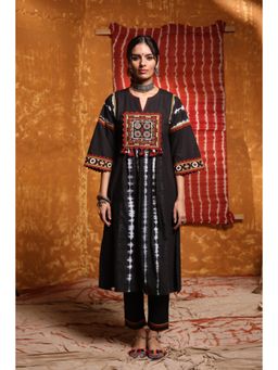 Shivani Bhargava - Black Cotton Tie & Dye 3/4th Kurta with Pant (Set of 2)