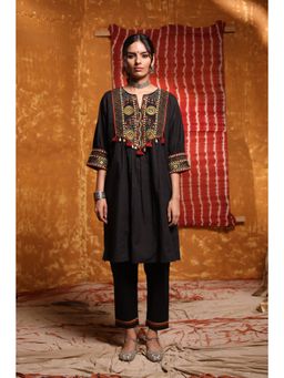 Shivani Bhargava - Black Cotton Embroidered 3/4th Kurta with Pant (Set of 2)