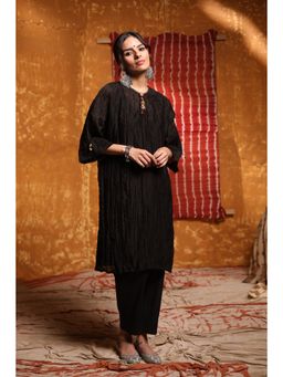 Shivani Bhargava - Black Chanderi Solid 3/4th Kurta with Pant (Set of 2)