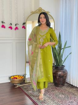 MEENA BAZAAR - Embroidered Green Kurta with Pant and Dupatta