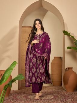 Vastramyaa - Women Purple Printed Kurta with Pant and Dupatta