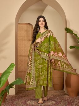Vastramyaa - Women Green Floral Kurta with Pant and Dupatta