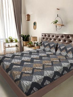 FABINALIV - Multicolor Geometric 300 TC Cotton Blend Super King Bedsheet with 2 Pillow Covers