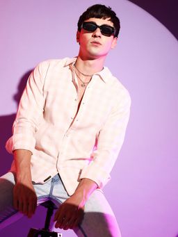 Campus Sutra - Mens White And Peach Checkered Regular Fit Casual Shirt