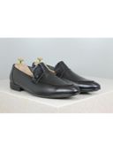 Black color option, Sold out, Currently selected