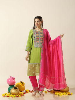 Ishnya - Raas Green Kurta with Pant and Dupatta (Set of 3)