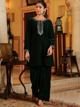 Janasya - Women's Bottle Green Velvet Yoke Embroidered Straight Kurta and Pant