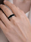 Black color option, Currently selected