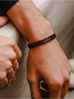 Aatmana - Men Stainless Steel Dragon Print Kada Bracelet