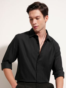 HIGHLANDER - Black Slim Fit Spread Collar Shirt